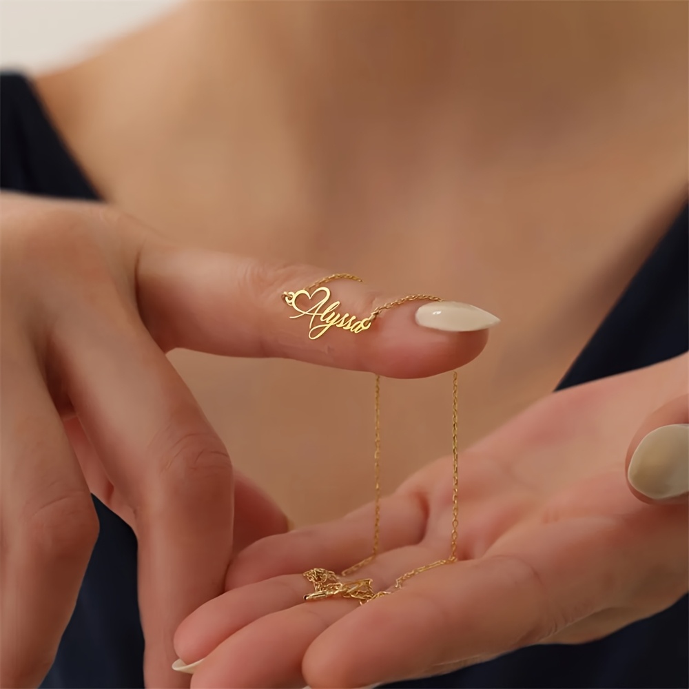 Birth Flower Necklace - カスタムネームラブハートネックレス 女性用 ステンレススチール 18Kゴールドメッキ パーソナライズされた可憐なミニマリズムジュエリー 誕生日プレゼント