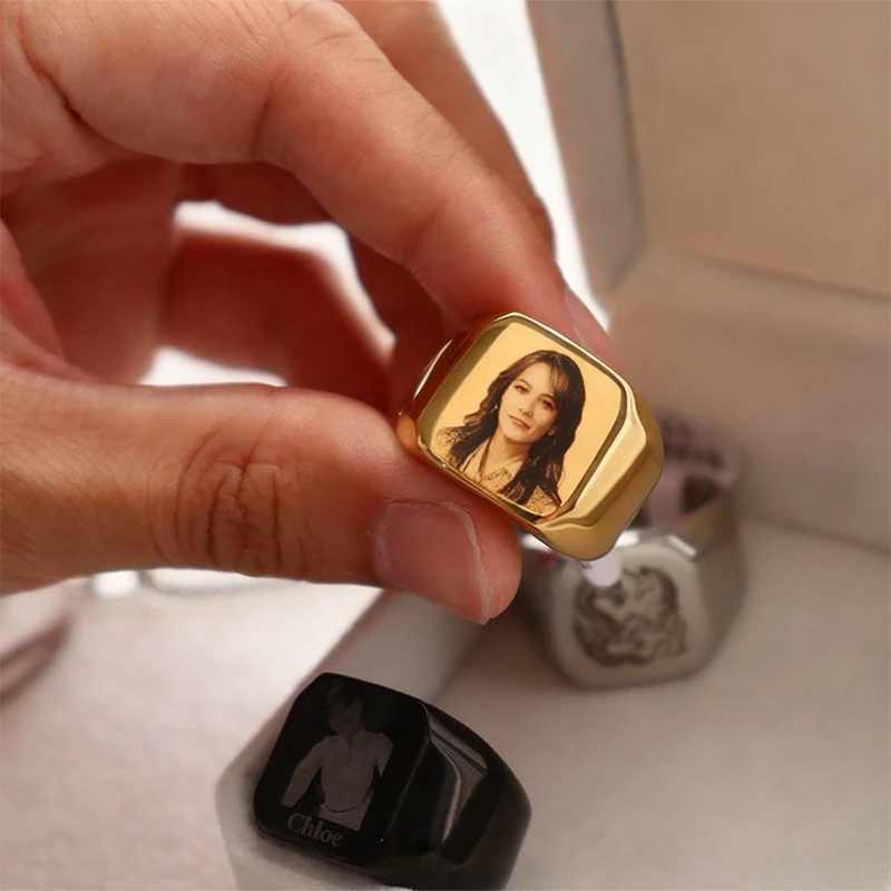 ステンレス製の指輪、男性用女性用、カスタムテキスト、写真、ロ - Initial Ring Custom のレビューと価格
